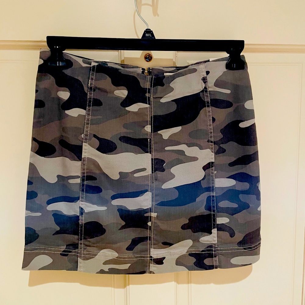 Camo Mini skirt! - Picture 3 of 7
